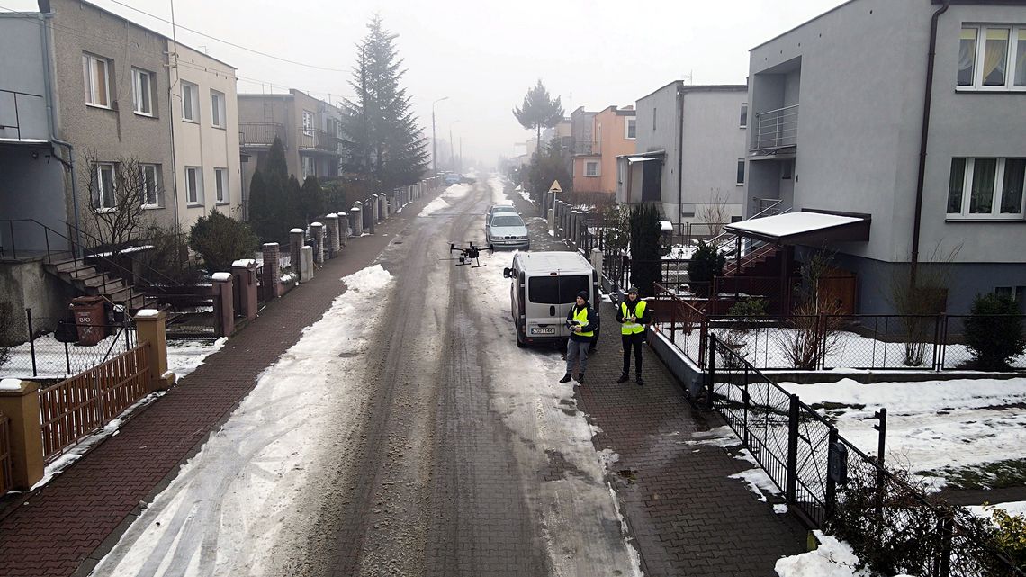 W walce ze smogiem drony latają nad kominami