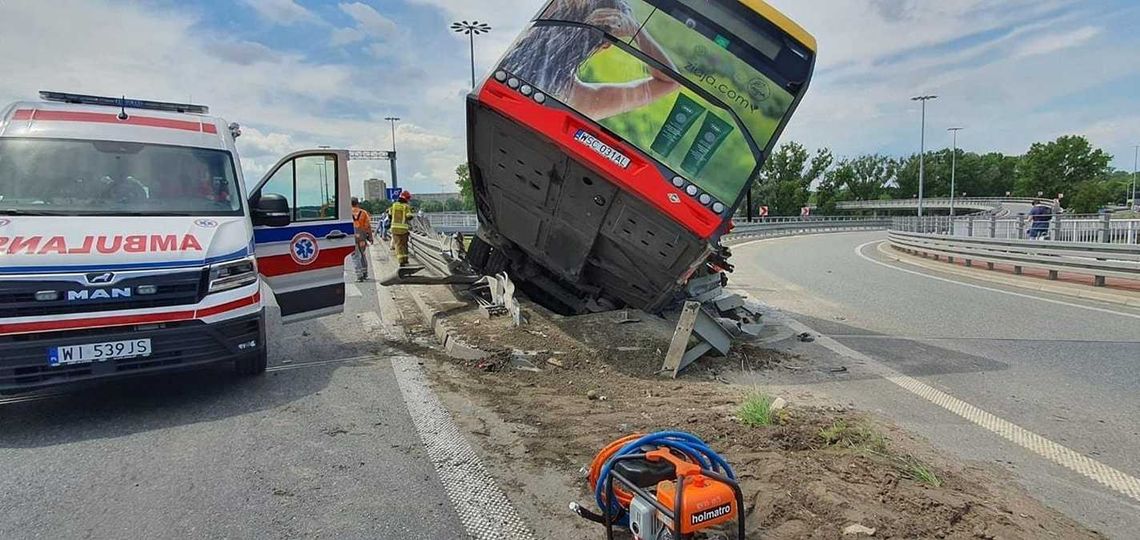 Kierowca z zakazem spowodował wypadek. Wcześniej prowadził pod wpływem narkotyków [WIDEO]