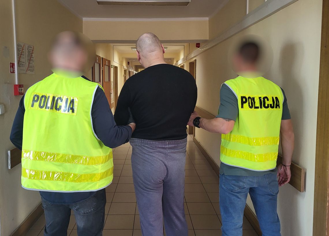 Z niesprawnymi światłami do... więzienia! Drogówka zatrzymała poszukiwanego recydywistę