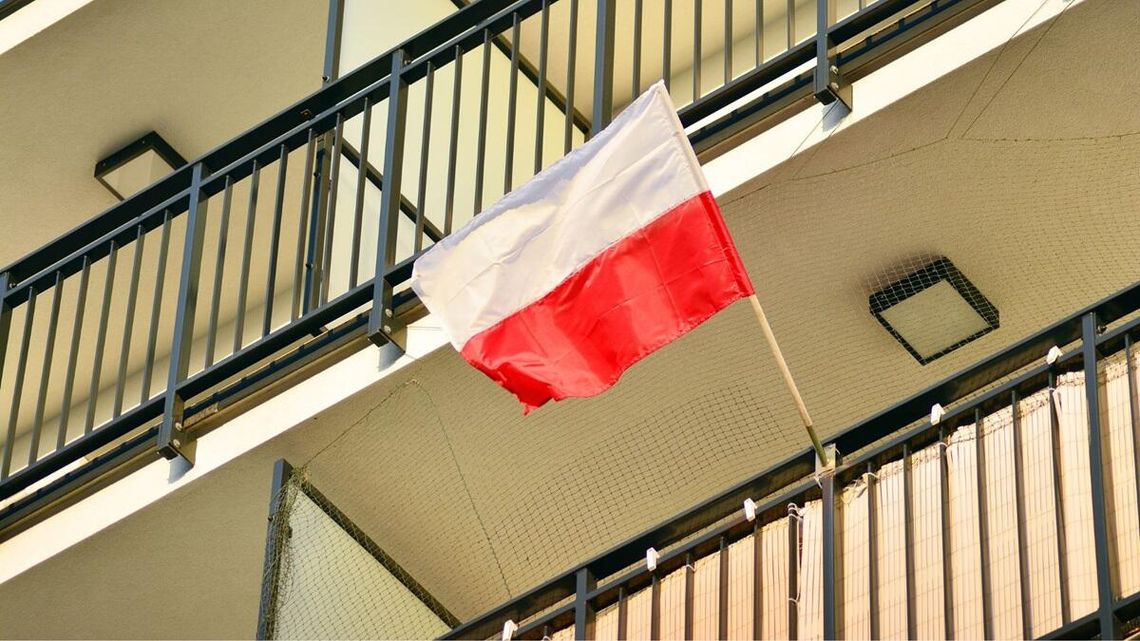 Za nieprawidłowe wywieszenie flagi dostaniesz mandat
