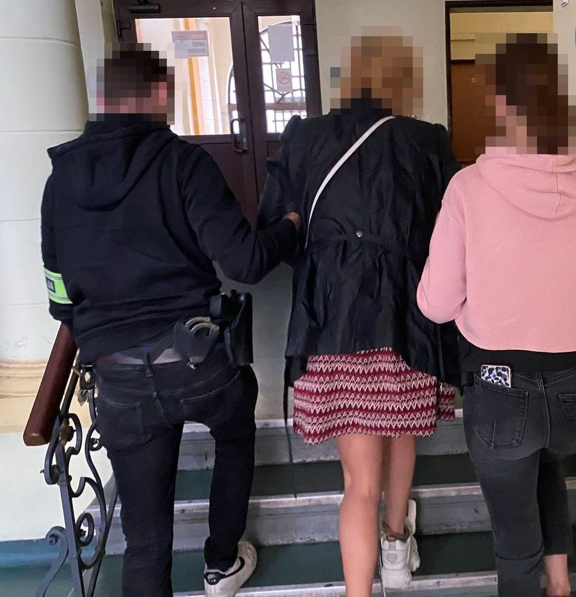 Zatrzymano kobietę podejrzaną o handel narkotykami. Wielka operacja policji