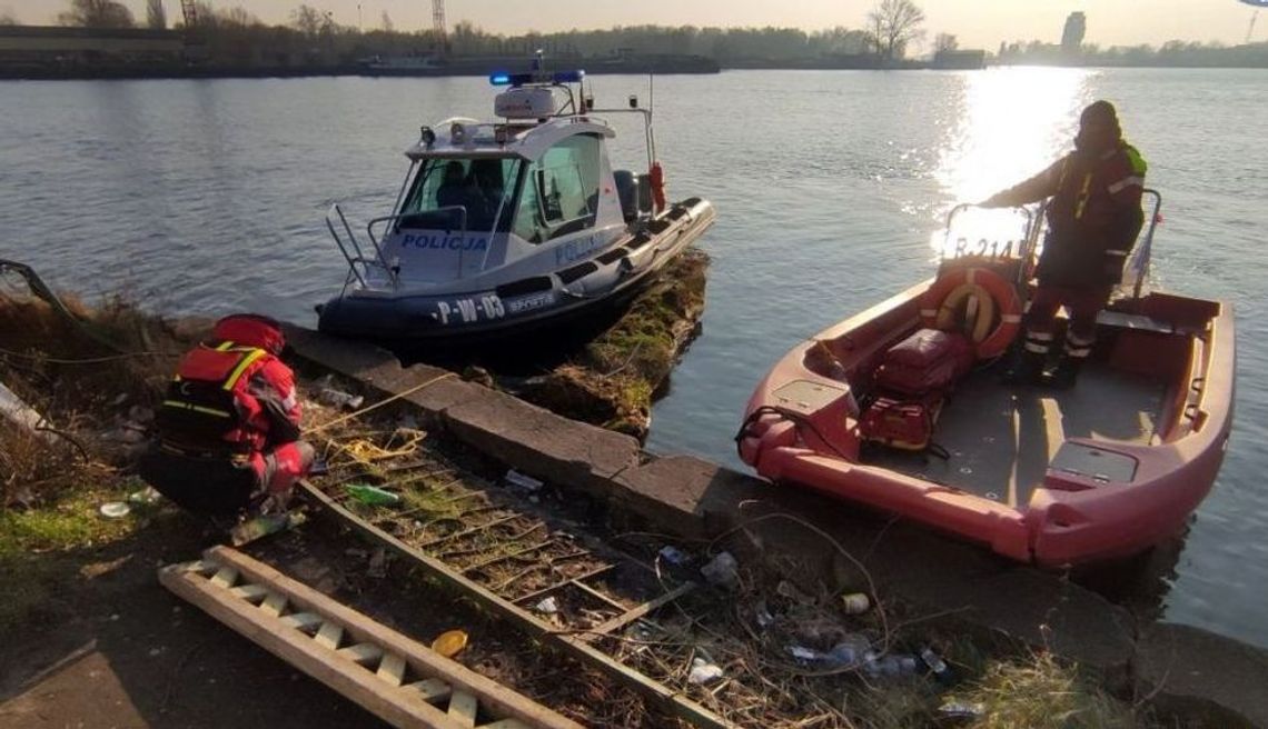 Zauważyli niebezpieczny obiekt poruszający się środkiem Odry. Akcja wodniaków