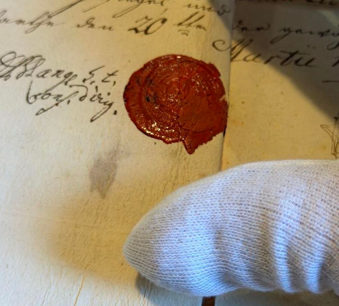 Zuchwała kradzież i wielki powrót: Policja odnalazła zabytkowy dokument dzięki czujności internauty Zuchwała kradzież i wielki powrót: Policja odnalazła zabytkowy dokument dzięki czujności internauty