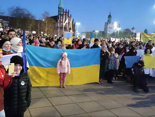 Solidarnie z Ukrainą! Szczecinianie protestują przeciwko wojnie